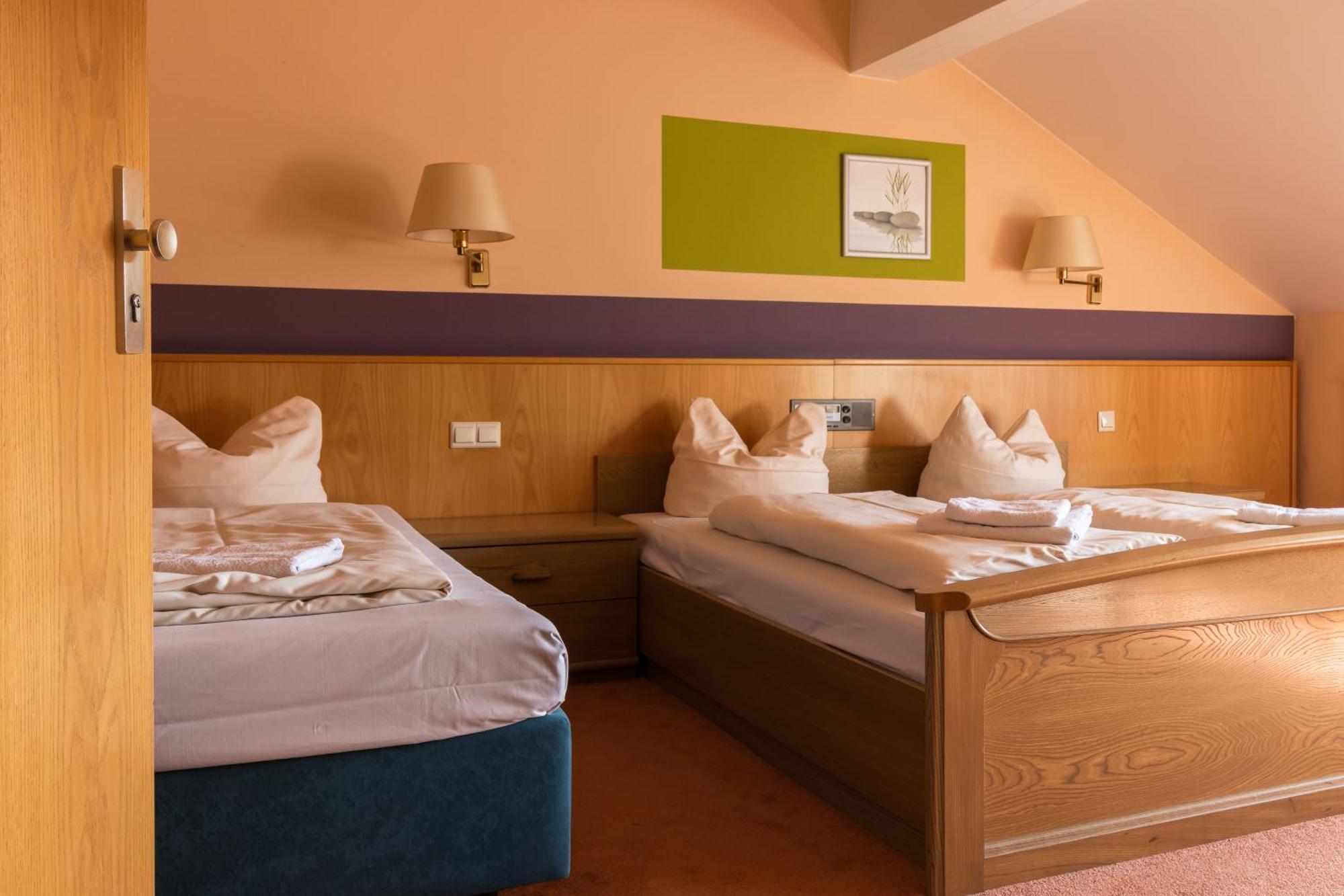 Hotelpension zum Gockl Allershausen Exteriör bild
